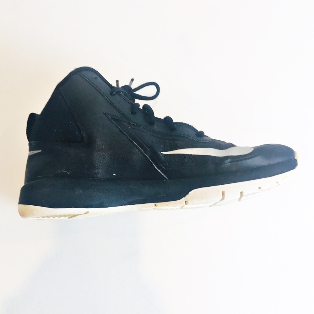 2/$20 Nike Team Hustle D 7 Kids Basketball Shoe 6.5Y - Picture 3 of 8